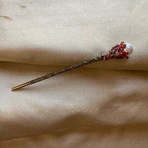 Elegant Red and Gold Hairpin